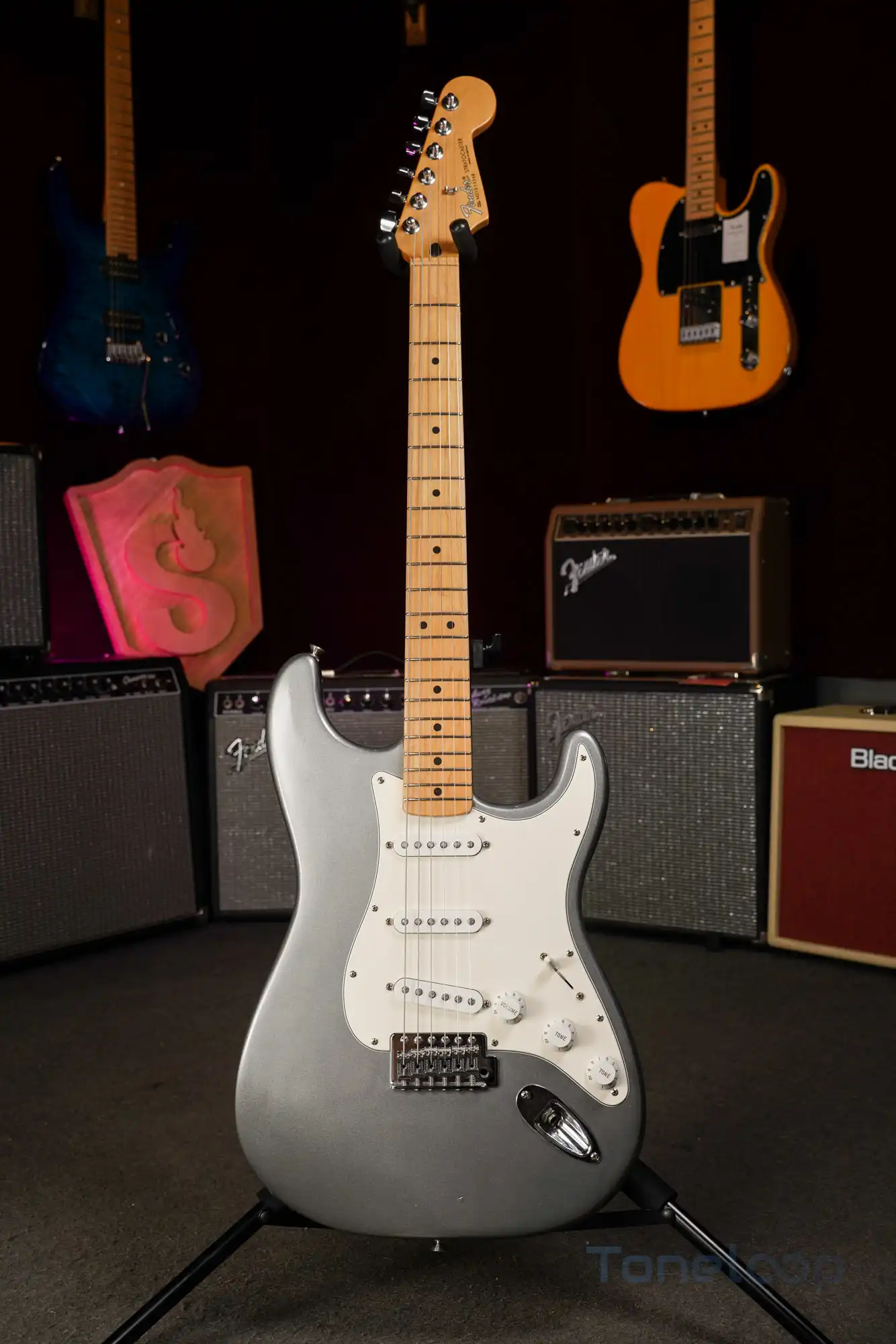 Fender Standard Stratocaster - Image 2